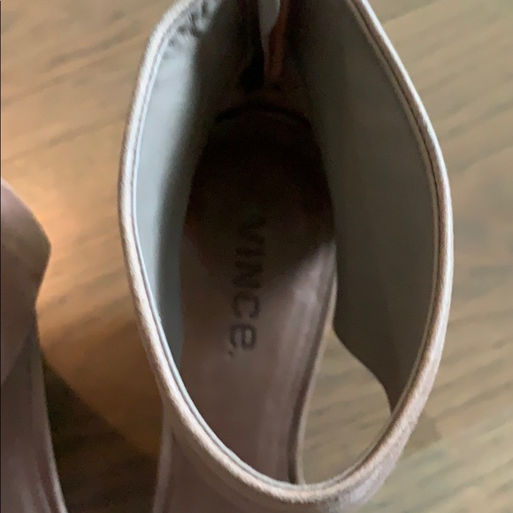 Size 6 1/2 Vince wedges.  Great condition - Picture 3 of 4